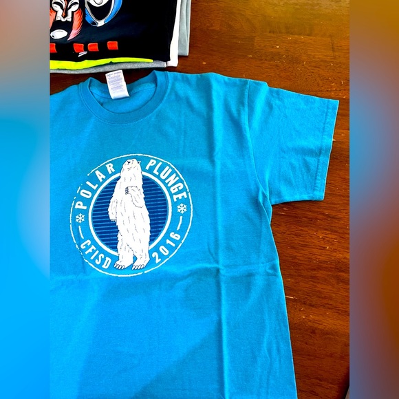 Polar Bear Plunger T-Shirt - Picture 4 of 4